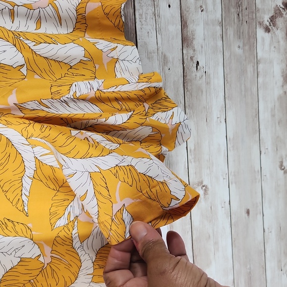 NWT, Nine West, woman's yellow and white floral print shorts. Sz XL - Picture 5 of 6